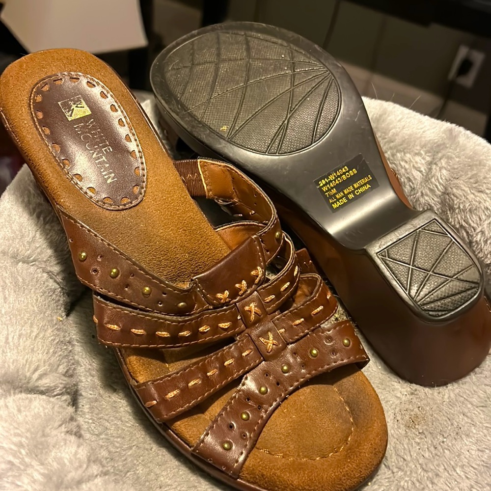 White Mountain sandals